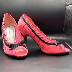 Wild Diva, open-toed pump, Size 6.5